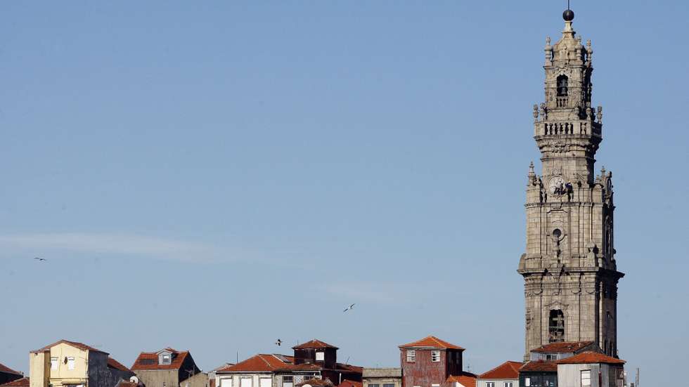 Torre tem 70 metros de altura