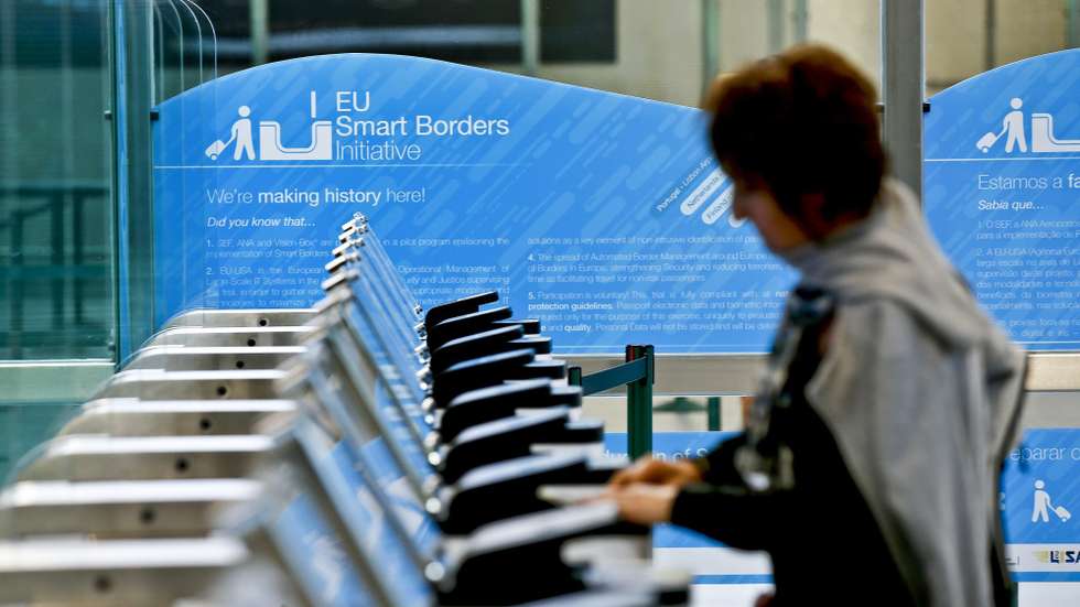 Novo Sistema Europeu de Entrada/Saída, para registo digital de cidadãos estrangeiros que entram no Espaço Schengen, conclui esta quinta-feira a sua fase de implementação