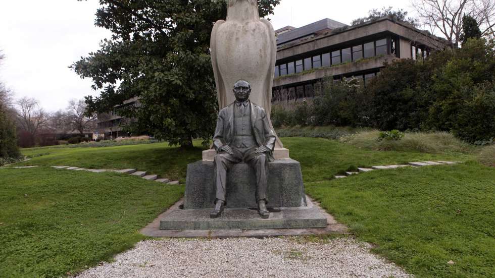 Este novo ciclo expositivo pretende trazer temporariamente uma série de obras pertencentes a grandes coleções mundiais ao Museu Calouste Gulbenkian