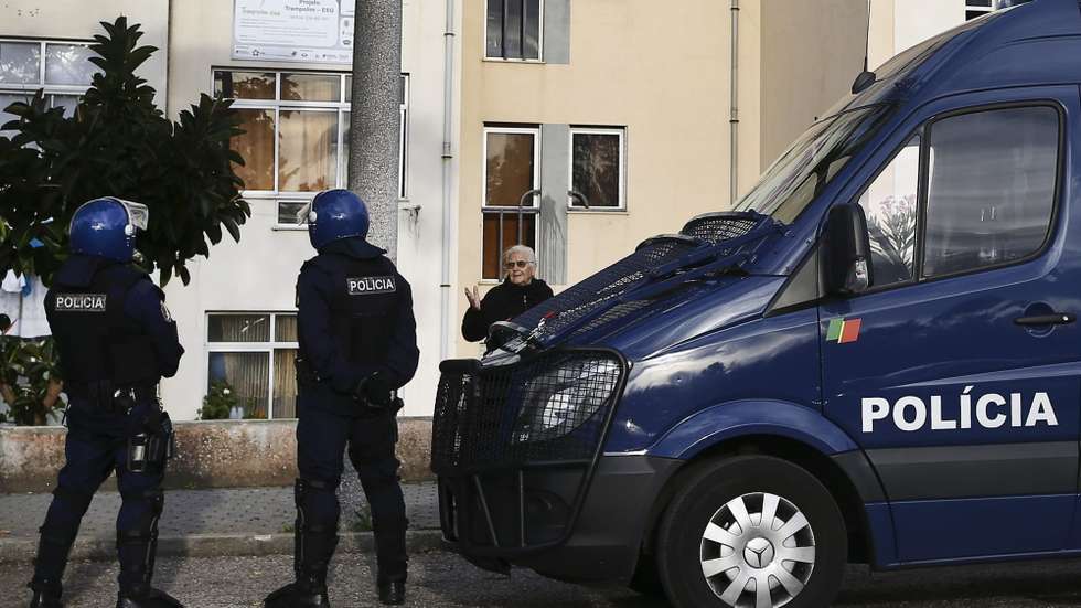 O homem detido pelo homicídio de um jovem de 25 anos na Quinta do Conde, em Sesimbra, vai aguardar julgamento em prisão preventiva, informou nesta quinta-feira a Polícia Judiciária (PJ) de Setúbal