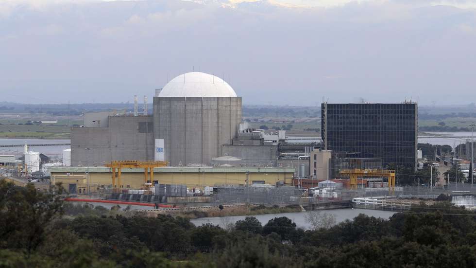 O encerramento gradual dos dois reatores estava inicialmente previsto para 1 de novembro de 2027