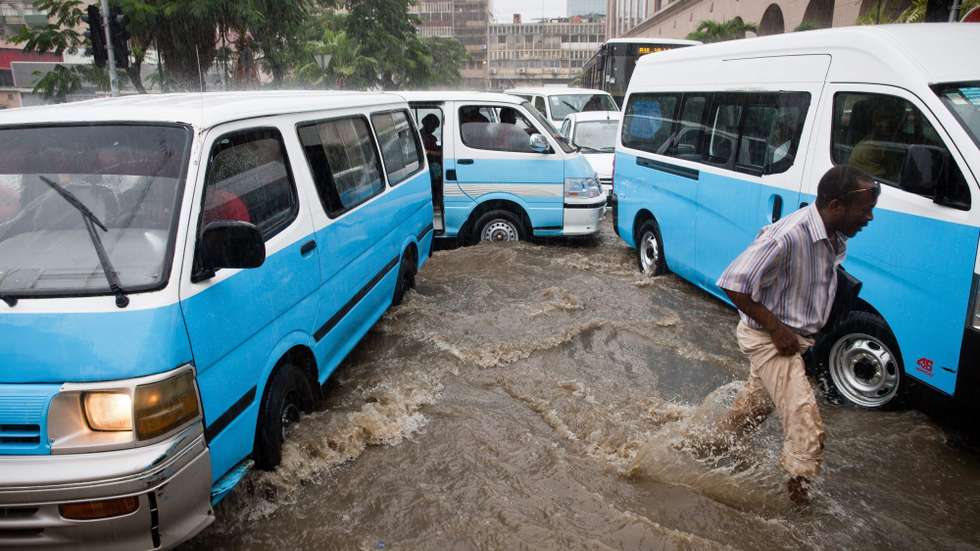 Candongueiros (as carrinhas azuis que são táxis coletivos em Angola) e moto taxistas fizeram greve