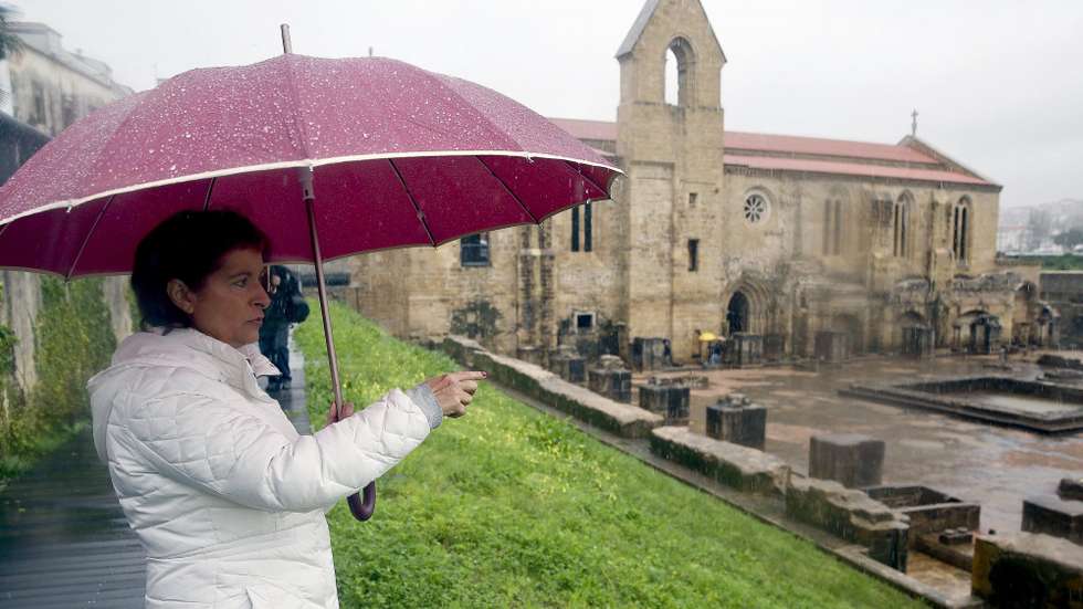 O Instituto Português do Mar e da Atmosfera alertou na terça-feira que são esperados esta quarta-feira chuva e vento por vezes fortes devido à depressão Nils