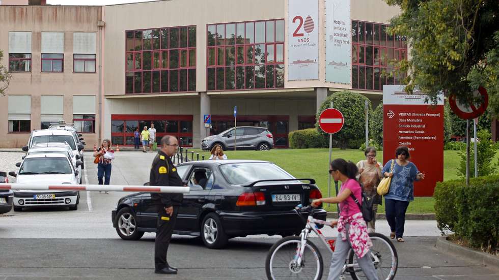 Na generalidade das restantes unidades hospitalares do país, os tempos médios de espera eram inferiores a duas horas