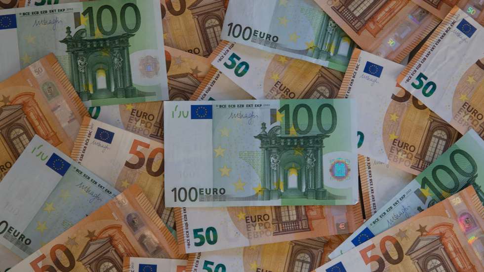 Notas de cinquenta e cem euros