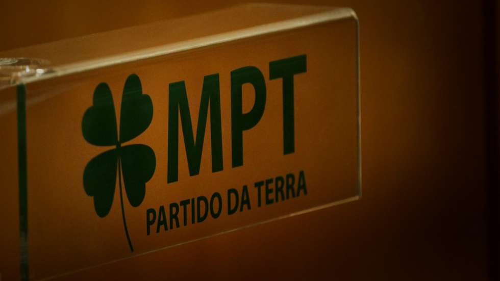 Admitindo que ainda existem "alguns" muros na União Europeia, Manuel Carreira prefere concentrar-se nos que já foram derrubados