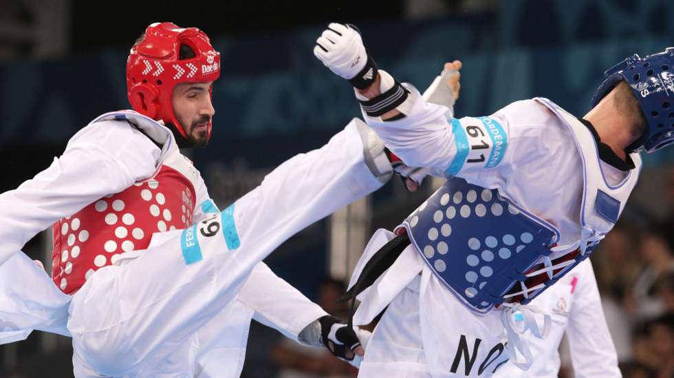 epa04807407 Richard Ordemann of Norway (blue) fights against Julio Ferreira of Portugal(red) during their - 80kg men's Taekwondo bronze medal final bout at the Baku 2015 European Games in Baku, Azerbaijan, 18 June 2015.  EPA/ZURAB KURTSIKIDZE