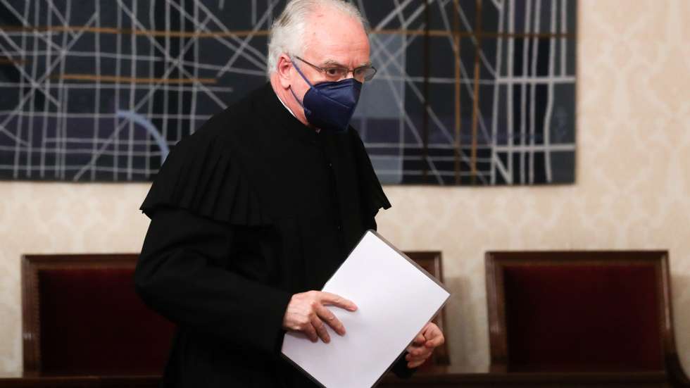 O Presidente, João Pedro Barrosa Caupers, durante a leitura pública do acordão com a deliberação do Tribunal Constitucional sobre a Eutanásia, no palácio Raton, em Lisboa, 15 de março de 2021. O Tribunal Constitucional (TC) chumbou hoje a lei sobre a morte medicamente assistida, em resposta a um pedido de fiscalização preventiva feito pelo Presidente da República. O diploma que despenaliza a morte medicamente assistida foi enviado para fiscalização preventiva da constitucionalidade no dia 18 de fevereiro. TIAGO PETINGA/LUSA
