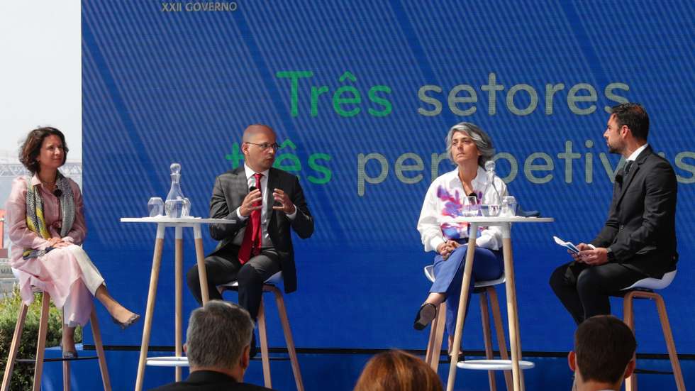 O ministro de Estado e das Finanças, João Leão (2-E), A ministra da Cultura, Graça Fonseca (2-D), e secretária de Estado do Turismo, Rita Marques (E), participam na apresentação do Programa IVAucher, plano de dinamização do consumo nos setores do turismo e da cultura, no Museu de Arte Antiga, em Lisboa, 31 de maio de 2021. TIAGO PETINGA/LUSA