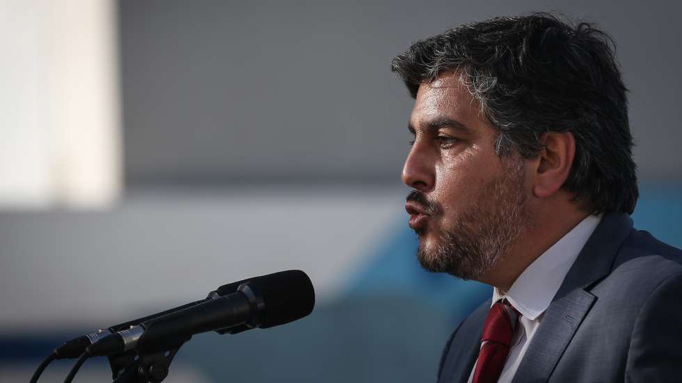 Bernardino Soares discursa durante a apresentação da sua candidatura à Câmara Municipal de Loures pela CDU – Coligação Democrática Unitária, em Loures, 21 de maio de 2021.  RODRIGO ANTUNES/LUSA