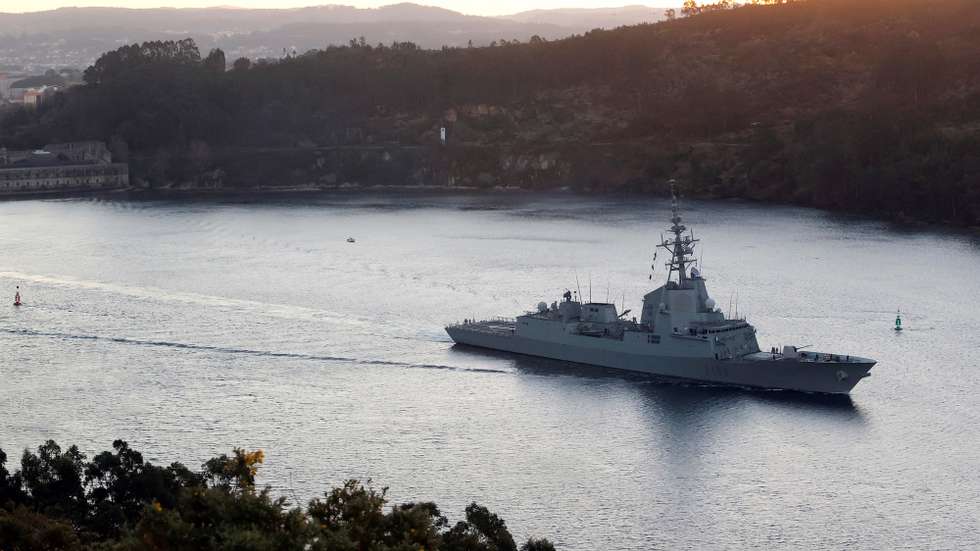 epa09701507 Spanish frigate Blas de Lezo leaves the port in Ferrol, Spain, 22 January 2022. The frigate is deployed to the Black Sea to join NATO naval forces.  EPA/kiko delgado