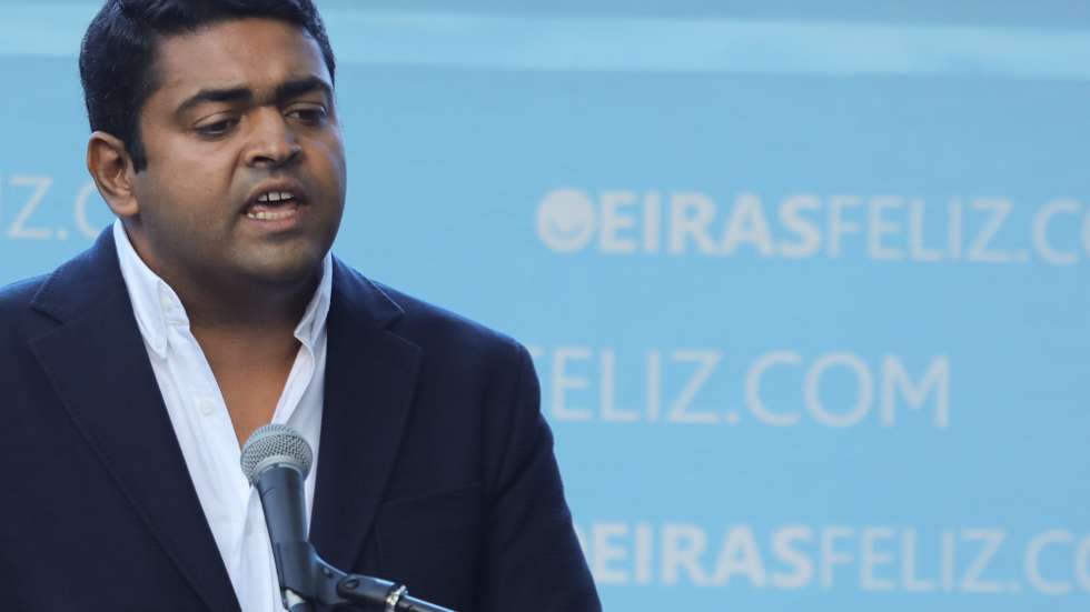 O candidato do Partido Social Democrata (PSD) à Câmara Municipal de Oeiras, Ângelo Pereira, discursa durante a cerimónia da sua apresentação, onde esteve presente o presidente do Partido, Pedro Passos Coelho (ausente na foto), em Algés, 4 de julho de 2017. ANTÓNIO COTRIM/LUSA