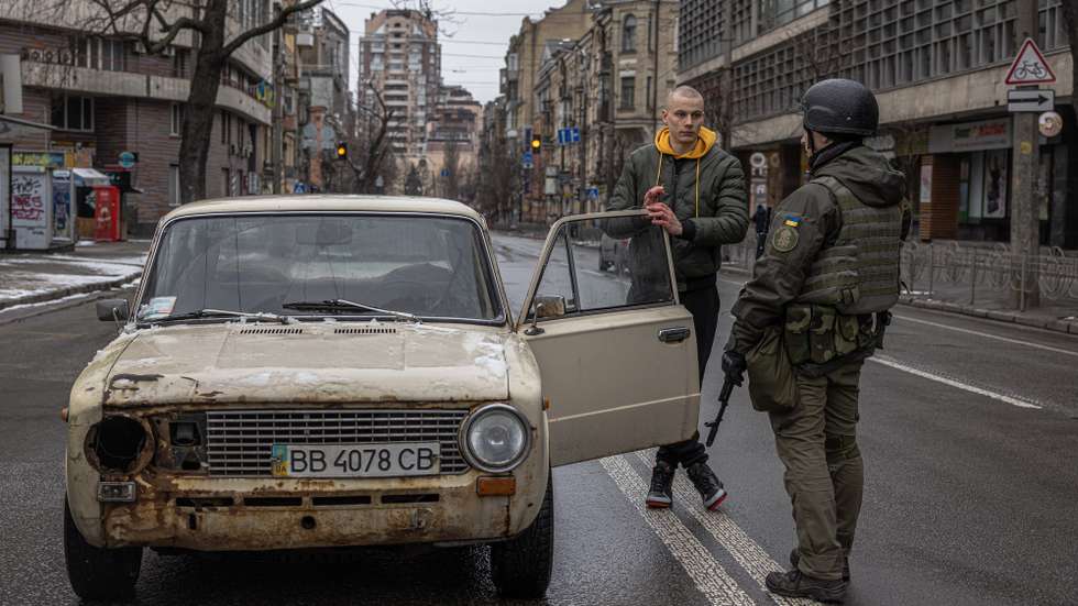 epaselect epa09794421 A member of National Guard checks a car on a road, in Kyiv (Kiev), Ukraine, 01 March 2022. Russian troops entered Ukraine on 24 February prompting the country's president to declare martial law and triggering a series of severe economic sanctions imposed by Western countries on Russia.  EPA/ROMAN PILIPEY