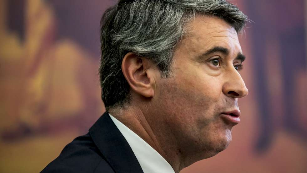 O ministro da Administração Interna, José Luís Carneiro, durante a sua audição na Comissão de Assuntos Constitucionais, Direitos Liberdades e Garantias, na Assembleia da República, em Lisboa, 19 de julho de 2022. JOSÉ SENA GOULÃO/LUSA