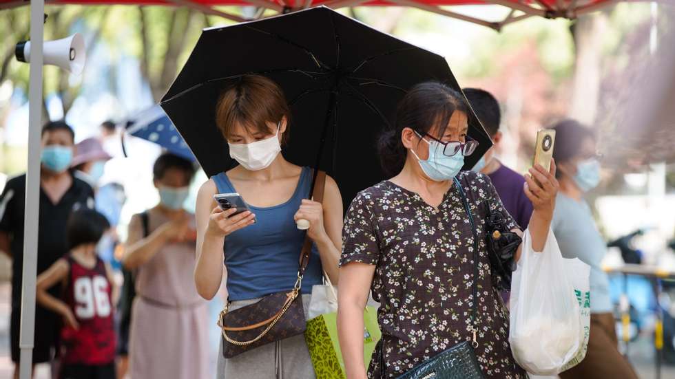 epa10107018 People line up for nucleic acid-based testing (PCR) to detect COVID-19 infection in Beijing, China, 05 August 2022. According to the National Health Commission&#039;s report on 05 August, 162 new locally transmitted COVID-19 cases were detected in mainland China, of which 127 were in Hainan. Local Authorities implemented tighter COVID-19 curbs in most parts of Sanya city by imposing mass testing and closing major tourism spots in the city.  EPA/WU HAO