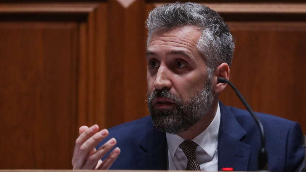 O ministro das Infraestruturas e Habitação, Pedro Nuno Santos, fala perante a Comissão de Orçamento e Finanças, no âmbito da apreciação, na especialidade, na Assembleia da República em Lisboa, 07 de novembro de 2022. TIAGO PETINGA/LUSA
