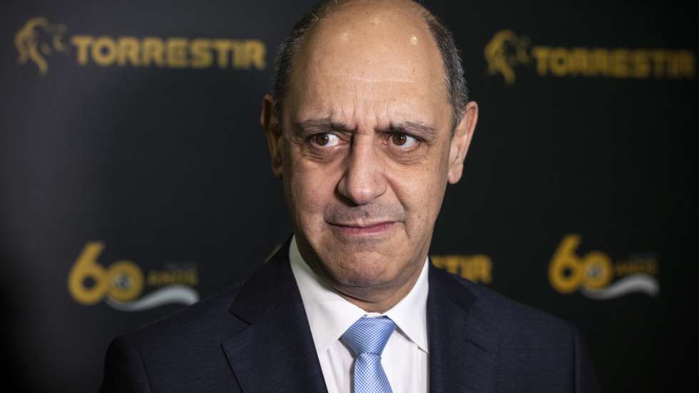 O ministro da Saúde, Manuel Pizarro, faz declarações aos jornalistas no encerramento da conferência “Medicamentos. Da produção ao doente”, no âmbito da comemoração do 60.º aniversário, da TORRESTIR, em Santa Maria da Feira, 7 de janeiro de 2023. JOSÉ COELHO/LUSA