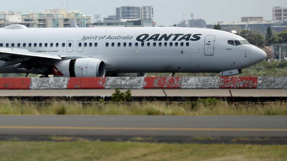 epa10412378 Qantas flight QF144 lands at Sydney International Airport in Sydney, New South Wales, Australia, 18 January 2023. A Qantas flight has landed at Sydney Airport after issuing a mayday call as it travelled from Auckland, New Zealand with emergency services rushing to the aircraft.  EPA/JEREMY NG AUSTRALIA AND NEW ZEALAND OUT