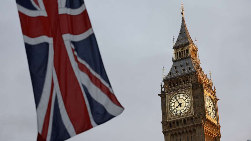 epa10262415 The Union Flag flies near the Houses of Parliament in London, Britain 24 October 2022. Conservative MPs are due to decide on who they want to be the new leader of the party in the first stage of the leadership contest. However, if one of the two candidates fails to reach 100 nominations, the contender with over 100 nominations will become leader of the party and prime minister.  EPA/TOLGA AKMEN