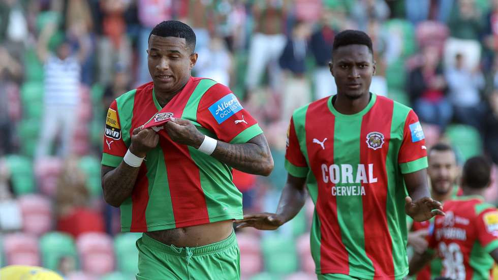O jogador do Marítimo, Rene Santos, festeja o golo marcado frente ao Estoril Praia durante o jogo da 17.ª jornada da I Liga de futebol realizado no Estádio do Marítimo, no Funchal, 22 de janeiro de 2023, HOMEM DE GOUVEIA/LUSA