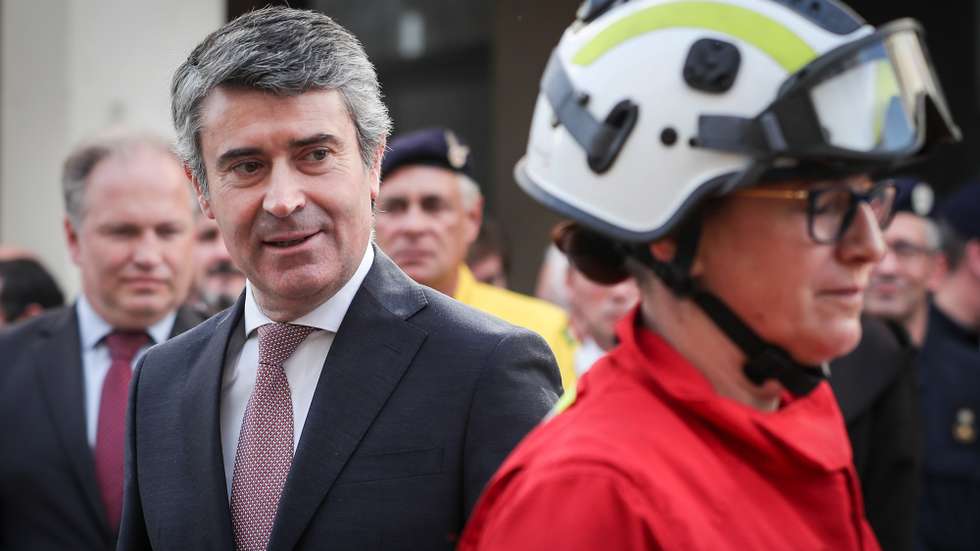 O ministro da Administração Interna, José Luís Carneiro, participa nas cerimónias de inauguração do edifício do Comando Nacional da Força Especial de Proteção Civil, Almeirim, 10 de março de 2023. PAULO CUNHA/LUSA