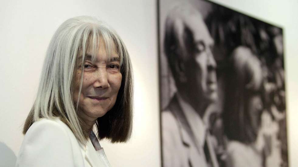 epa04942609 Jorge Luis Borges' widow, Maria Kodama poses during the presentation of the exhibition 'The atlas of Borges' held at Jaume Fuster Library in Barcelona, Spain, 21 September 2015. The exhibition, which runs from 21 Setember to 14 October, gathers 130 pictures from the private collection of Jorge Luis Borges' widow, Maria Kodama.  EPA/MARTA PEREZ