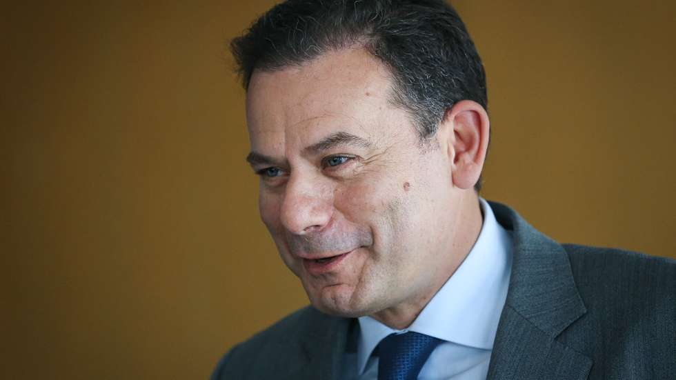 O presidente do Partido Social Democrata (PSD), Luís Montenegro, discursa durante o almoço organizado pelo Forum para a Competitividade, em Lisboa, 27 de Abril de 2023. RODRIGO ANTUNES/LUSA