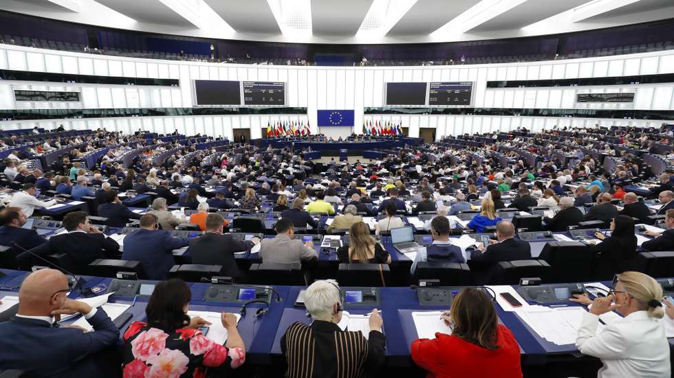 epa10741385 Members of the European Parliament (MEP’s) during a voting session of the European Parliament in Strasbourg, France, 12 July 2023. Members of the European Parliament (MEP’s) are voting on the European law on the Nature Restoration Law.  EPA/JULIEN WARNAND