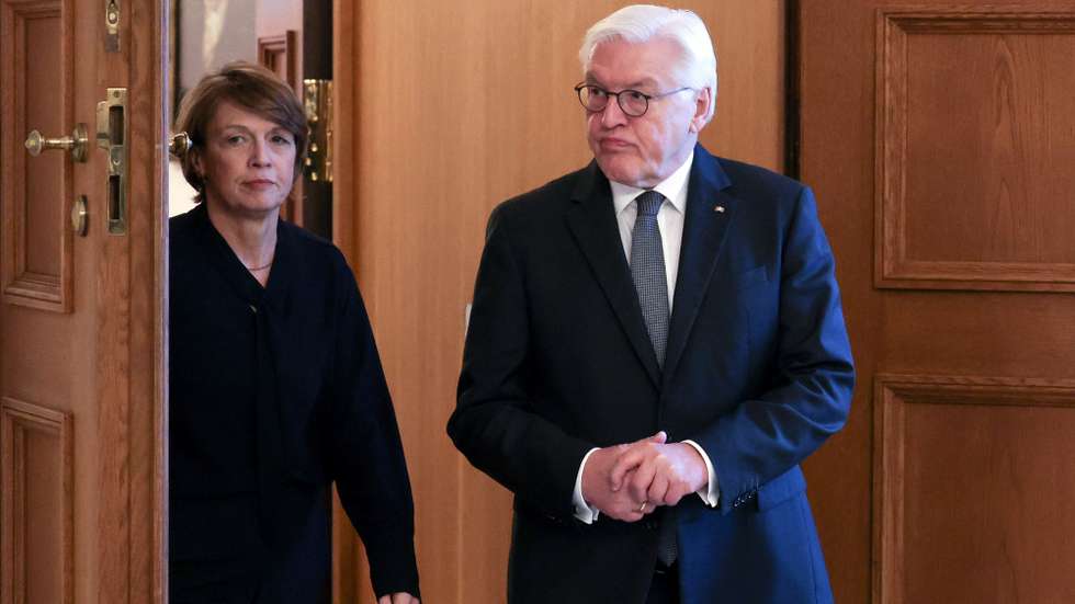 epa10992079 German President Frank-Walter Steinmeier (R) and his wife Elke Buedenbender arrive to welcomes German citizens who left the Gaza Strip, at the Bellevue Palace in Berlin, Germany, 24 November 2023.  EPA/Filip Singer