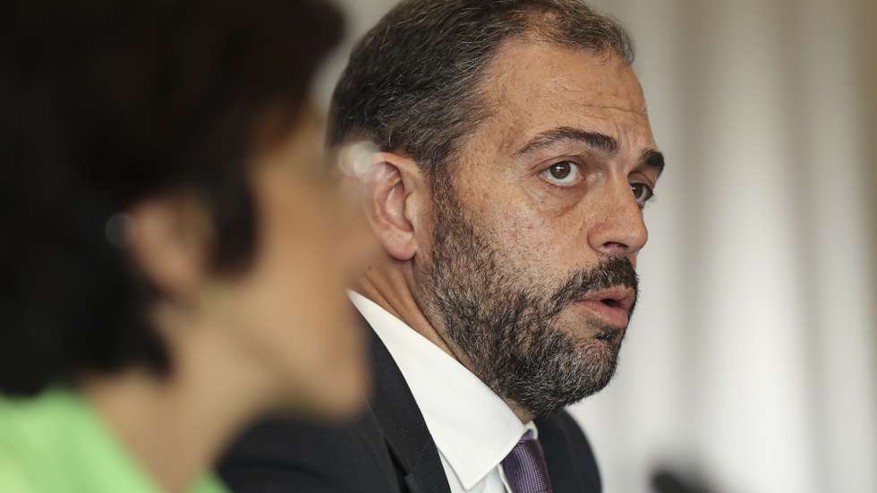 O ministro do Ambiente e da Ação Climática, Duarte Cordeiro, usa da palavra durante um conferência de imprensa após a 14.ª reunião da comissão permanente de prevenção, monitorização e acompanhamento dos efeitos da seca (CPPMAES), com o IPMA, a Agência Portuguesa do Ambiente e a Direção-Geral da Agricultura, onde se avaliou a necessidade de novas medidas, sobretudo nos territórios com maior ‘stress’ hídrico, no Ministério do Ambiente e da Ação Climática, em Lisboa, 01 de junho de 2023. FILIPE AMORIM/LUSA