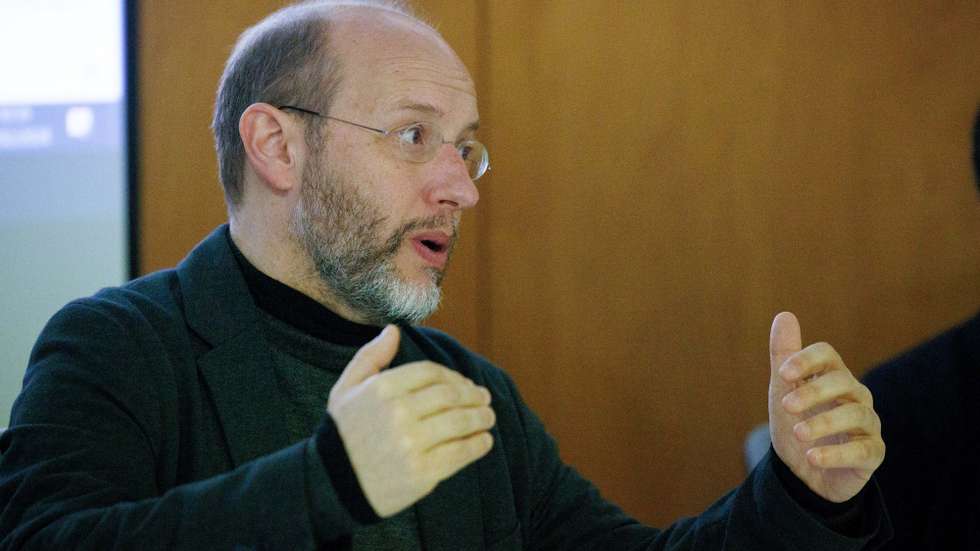 A porta-voz do Livre, Rui Tavares, durante a visita à Universidade de Trás-os-Montes e Alto Douro (UTAD), no âmbito da campanha para as eleições legislativas de 10 de março, em Vila Real, 28 de fevereiro de 2024. O Presidente da República decretou a 15 de janeiro a dissolução do parlamento e a convocação de eleições legislativas antecipadas para 10 de março, na sequência da demissão do primeiro-ministro, António Costa, apresentada em 07 de novembro, por causa da Operação Influencer, e de imediato aceite pelo Presidente da República. PEDRO SARMENTO COSTA/LUSA