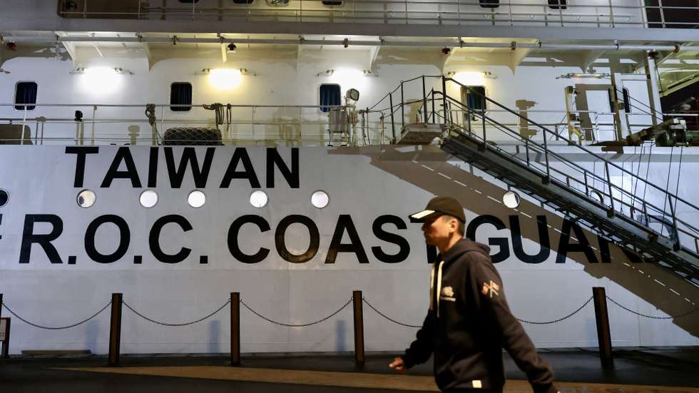 Durante a última visita à China, Hsia encontrou-se com o chefe do Gabinete para os Assuntos de Taiwan do Comité Central do Partido Comunista Chinês, Song Tao, numa altura de tensão no Estreito da Formosa devido à morte de dois pescadores chineses perto das Ilhas Kinmen