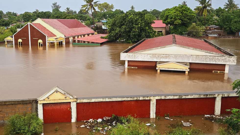 A província de Maputo está, desde a madrugada deste domingo, sob chuva intensa, com a baixa da cidade capital e diversos bairros alagados, prevendo-se que o mau tempo continue até terça-feira, Maputo, Moçambique, 24 de março de 2024.  PAULO JULIÃO/LUSA
