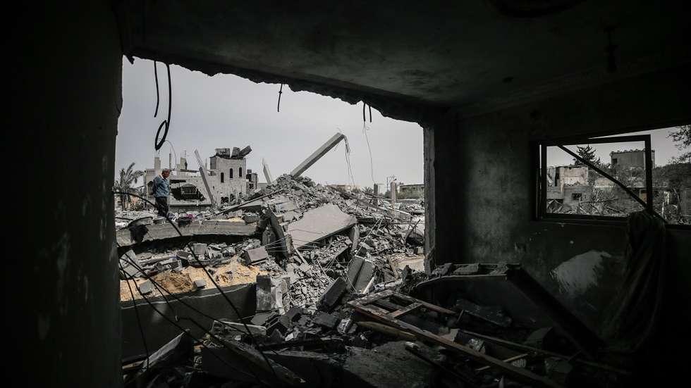 epa11249413 Palestinians search for missing people and victims under the rubble of Moussa family's destroyed home following an Israeli air strike, in Al-Maghazi refugee camp, southern Gaza Strip, 29 March 2024. According to the Palestinian Civil Defence, a strike hit a residential building in the Al-Maghazi refugee camp, killing more than 10 Palestinians, most of them displaced, while at least 15 others are still buried under the rubble. More than 32,500 Palestinians and over 1,450 Israelis have been killed, according to the Palestinian Health Ministry and the Israel Defense Forces (IDF), since Hamas militants launched an attack against Israel from the Gaza Strip on 07 October 2023, and the Israeli operations in Gaza and the West Bank which followed it.  EPA/MOHAMMED SABER