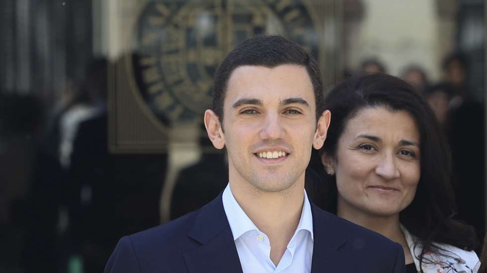 O cabeça de lista da Aliança Democrática (AD) às eleições Europeias, Sebastião Bugalho, à chegada ao Tribunal Constitucional para a entrega da lista dos candidatos às eleições Europeias, em Lisboa, 29 de abril de 2024. ANTÓNIO COTRIM/LUSA