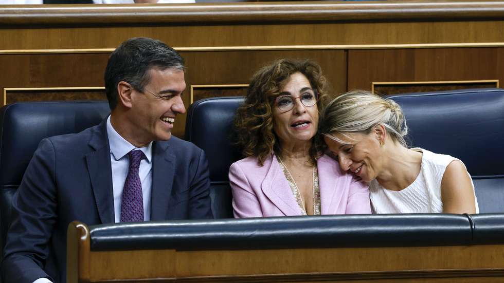 epa11378959 (L-R) Spanish Prime Minister Pedro Sanchez, First Deputy Prime Minister and Minister for Treasury Maria Jesus Montero, and Second Deputy Prime Minister and Minister of Labor Yolanda Diaz attend the debate on the so-called Amnesty Law that is expected to be approved at the Lower House in Madrid, Spain, 30 May 2024. The Amnesty Law is part of the deal struck by the Spanish Prime Minister's PSOE party to form a coalition Government with the support of Catalan and Basque pro-independent parties following the elections in July 2023. The bill would grant amnesty to people facing legal issues for involvement in Catalonia's failed 2017 independence bid.  EPA/JJ Guillen