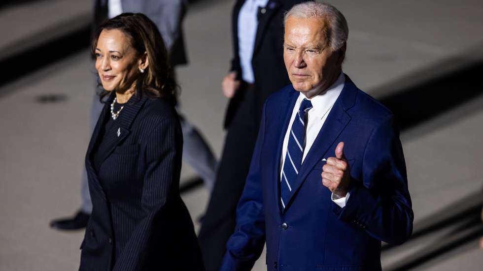 epa11517494 US President Joe Biden and Vice President Kamala Harris depart after a greeting event for Russian-American journalist Alsu Kurmasheva, Wall Street Journal reporter Evan Gershkovich, and former US Marine Paul Whelan, following their arrival in the US after a 26-person prisoner swap between Russia, the US and five other countries, at Andrews Air Base, Maryland, USA, 01 August 2024. The exchange includes at least two dozen people, and is the biggest prisoner swap between Russia and the West since the Cold War.  EPA/JIM LO SCALZO