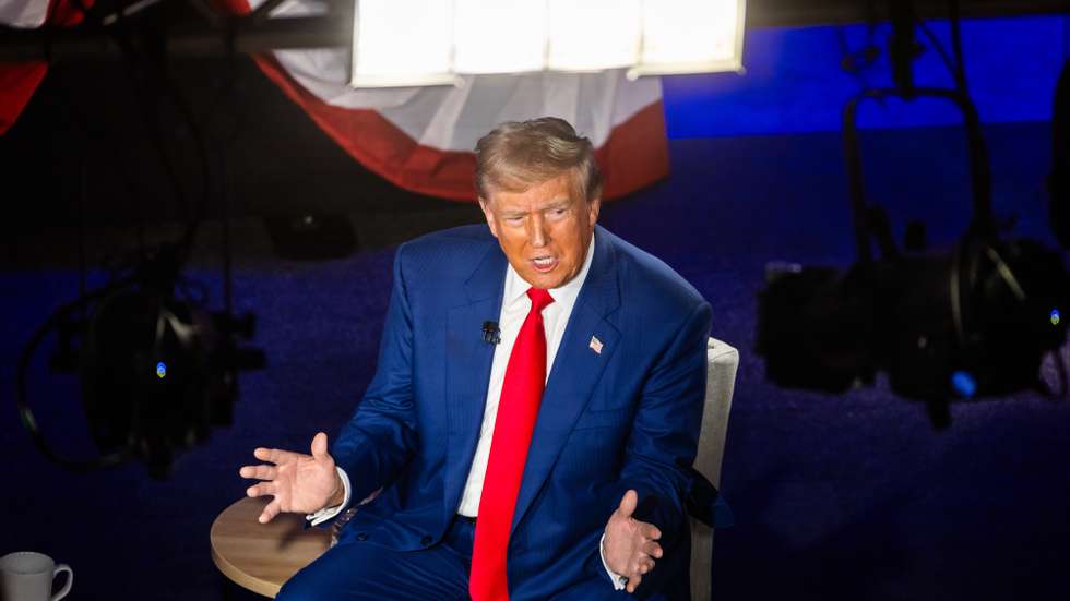 epa11585585 Former US President and current Republican presidential nominee Donald Trump speaks with conservative broadcaster Sean Hannity (Not Pictured) during a FOX News town hall in Harrisburg, Pennsylvania, USA, 04 September 2024. Both Trump and his democratic opponent, Vice President Harris, are devoting and extensive amount of time and money in the battleground state of Pennsylvania.  EPA/JIM LO SCALZO