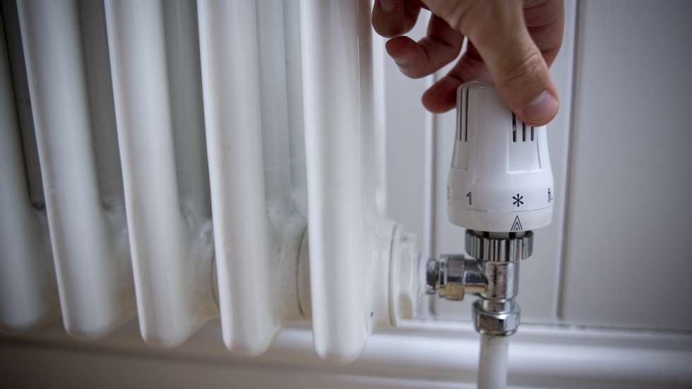 epa10134655 A central heating radiator dial at a home in London, Britain, 23 August 2022. Bills regulator Ofgem is set to announce the next energy price cap on 26 August and the rising energy prices is likely to push UK inflation further. Energy bills could hit nearly three times higher than last winter and half of UK households could be facing fuel poverty in the winter according to EDF energy company.  EPA/TOLGA AKMEN