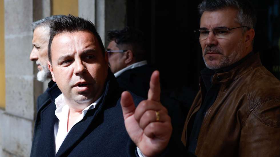 O presidente da Associação Sindical dos Profissionais da Policia, Paulo Santos (2-E), à chegada para uma reunião com a ministra da Administração Interna, Margarida Blasco (ausente da foto), por melhores condições salariais, exigindo um subsidio idêntico ao atribuído à Polícia Judiciária, em Lisboa, 02 de maio de 2024. ANTÓNIO PEDRO SANTOS/LUSA