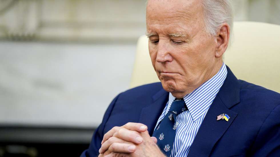 epa11626875 US President Joe Biden reacts during a meeting with Ukrainian President Volodymyr Zelensky, in the Oval Office of the White House in Washington, DC, USA, 26 September 2024. President Biden on 26 September announced a 2.4 billion Dollars in military assistance to Ukraine and plans to convene a leader-level meeting of key allies to coordinate additional support when he visits Germany next month.  EPA/ALEXANDER DRAGO / POOL