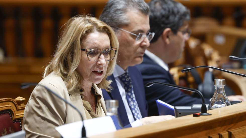 A ministra do Trabalho, Solidariedade e Segurança Social, Maria do Rosário Palma Ramalho (E), ladeada pelo presidente da Comissão de Trabalho, Segurança Social e Inclusão, Filipe Neto Brandão, intervém durante a sua audição sobre o Orçamento do Estado para 2025, na Assembleia da República, em Lisboa, 29 de outubro de 2024. ANTÓNIO PEDRO SANTOS/LUSA