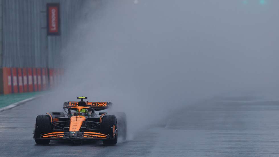 epa11698686 McLaren driver Lando Norris of Britain competes to win the pole position during the qualifying session for the Formula One Grand Prix of Sao Paulo in Interlagos, Sao Paulo, Brazil, 03 November 2024.  EPA/ISAAC FONTANA