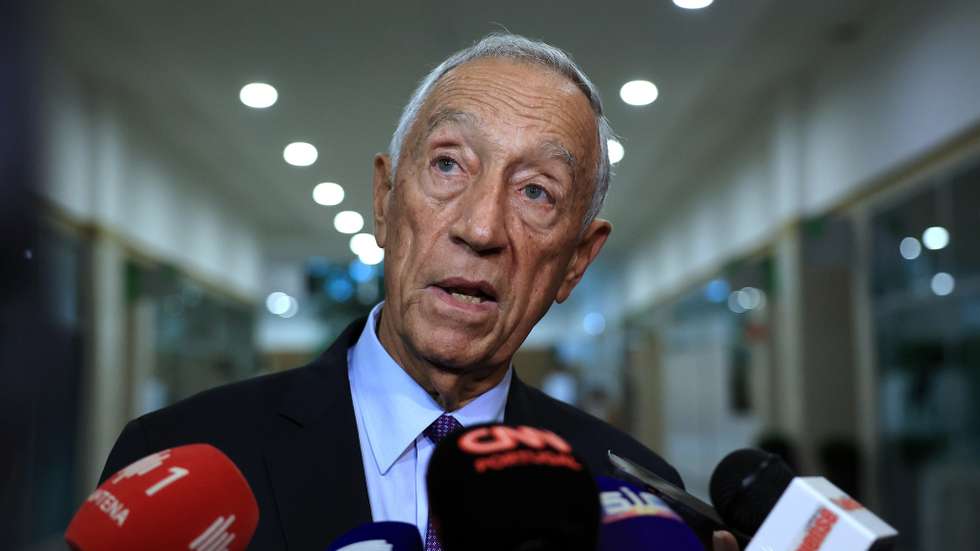 O Presidente da República, Marcelo Rebelo de Sousa, fala com a comunicação social durante a sessão de encerramento do VI Encontro de Cuidadores Informais, em Grijó, Vila Nova de Gaia, 05 de novembro de 2024. ESTELA SILVA/LUSA