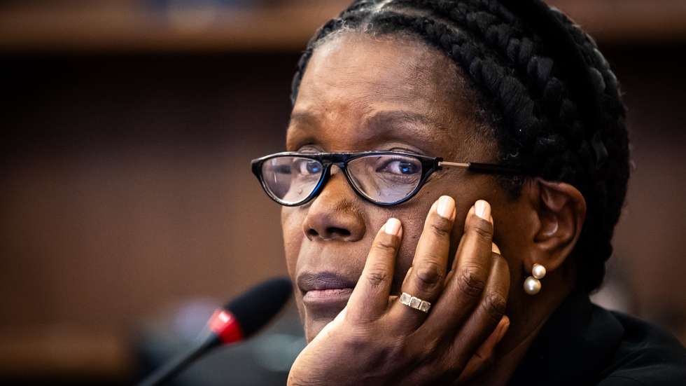 A antiga ministra da Justiça do XXII Governo Constitucional, Francisca Van Dunem, durante a sua audição na Comissão de Assuntos Constitucionais, Direitos, Liberdades e Garantias, a propósito da fuga de cinco reclusos do Estabelecimento Prisional de Vale de Judeus e as eventuais consequências deste evento, na Assembleia da República, em Lisboa, 26 de setembro de 2024, em Lisboa. JOSÉ SENA GOULÃO/LUSA