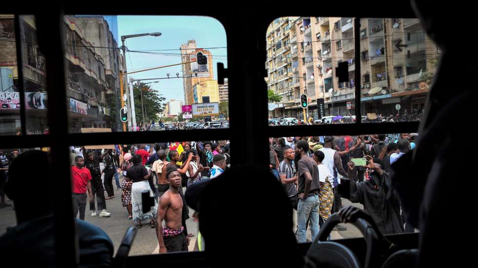 Demonstrators pro-Venancio Mondlane protest against the election results in downtown Maputo, Mozambique, 22 November 2024. Mozambican police used tear gas to disperse hundreds of pro-Venancio Mondlane demonstrators who were chanting the national anthem on their knees as they challenged the election results. LUISA NHANTUMBO/LUSA