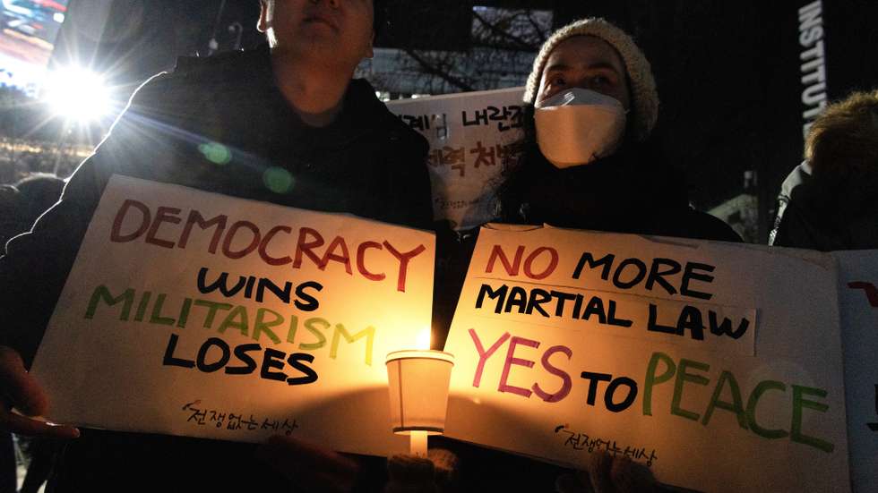 epaselect epa11756465 Members of Korean Confederation of Trade Unions (KCTU) and civic groups hold placards and candlelights during a demonstration calling for the dismissal and impeachment of South Korean president in Seoul, South Korea, 04 December 2024. South Korean President Yoon Suk Yeol faces an impeachment motion from opposition lawmakers after he declared and then reversed martial law overnight, citing the need to root out pro-North Korean forces and uphold the constitutional order.  EPA/JEON HEON-KYUN