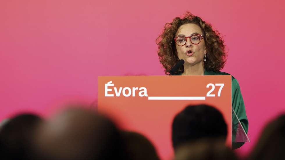 A diretora da associação gestora da Capital Europeia da Cultura Évora_27, Maria do Céu Ramos, discursa durante a cerimónia de posse da direção da associação, Évora, 23 de outubro de 2024. NUNO VEIGA/LUSA