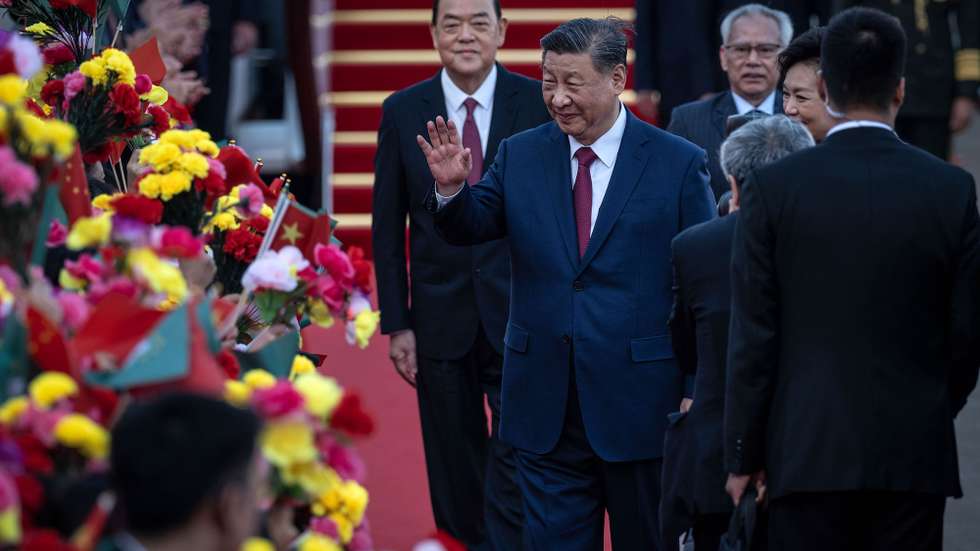 epa11783460 Chinese President Xi Jinping (2-L) greets children as he and his wife arrive at Macau International Airport to celebrate the 25th anniversary of the establishment of the Macau Special Administrative Region (MSAR) in Macau, China, 18 December 2024.  EPA/GONCALO LOBO PINHEIRO