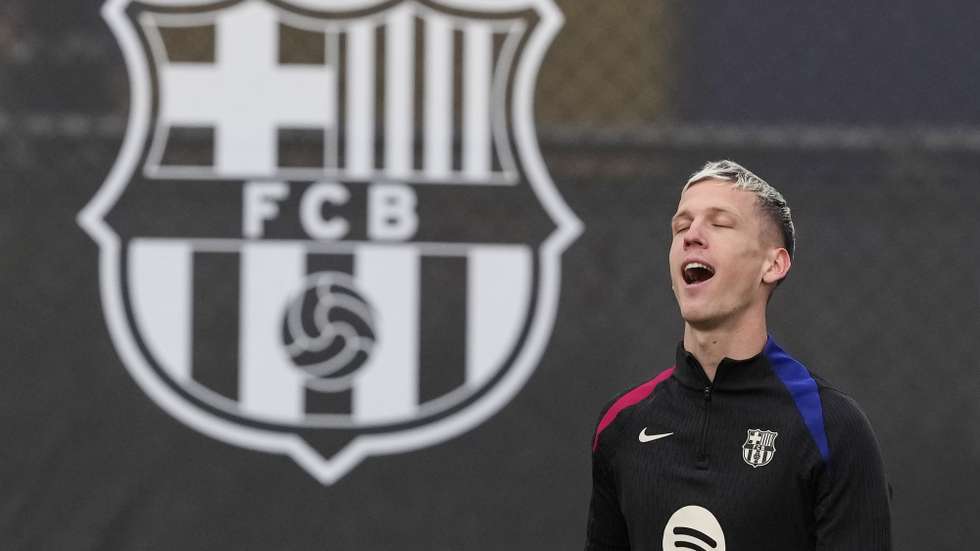 epa11803566 FC Barcelona's Dani Olmo looks on during a training session of the team, in Barcelona, Spain, 03 January 2025.  EPA/Alejandro Garcia